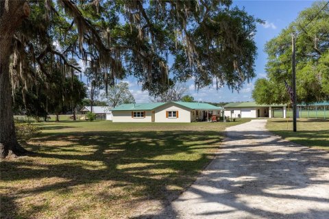 House in Newberry, Florida 4 bedrooms, 229 sq.m. № 2322940