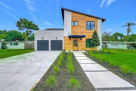 House in Orlando, Florida 5 bedrooms, 373.19 sq.m. № 2216391