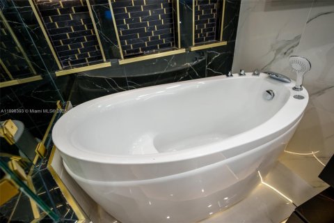 Купить кондоминиум в Майами, Флорида 2 спальни, 117.8м2, № 2012656 - фото 14