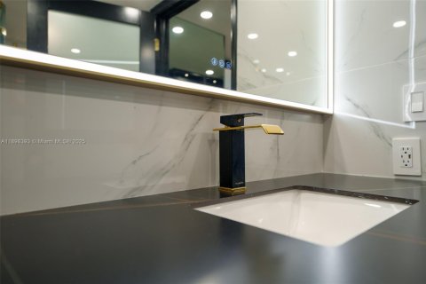 Купить кондоминиум в Майами, Флорида 2 спальни, 117.8м2, № 2012656 - фото 15