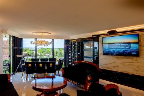 Купить кондоминиум в Майами, Флорида 2 спальни, 117.8м2, № 2012656 - фото 2