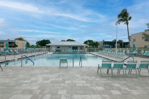 Condo in Delray Beach, Florida, 2 bedrooms  № 2088338 - photo 17