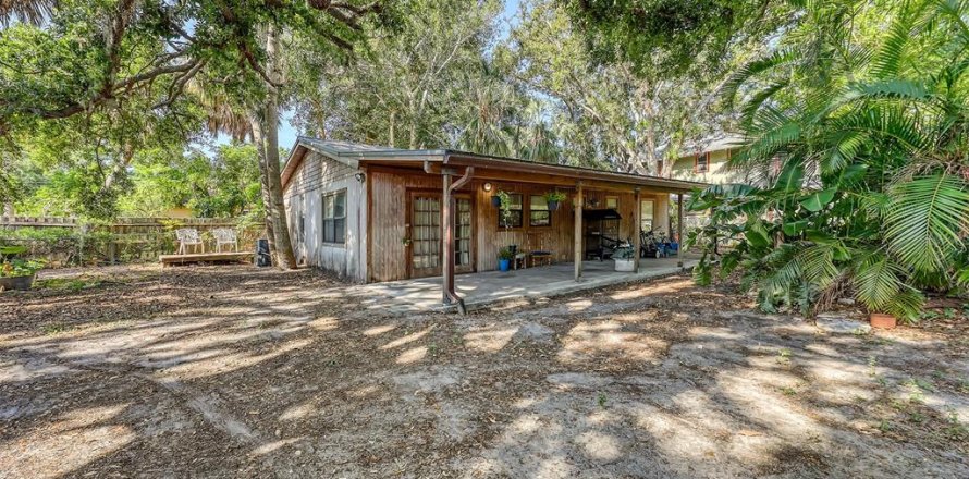 House in Sarasota, Florida 6 bedrooms, 314.75 sq.m. № 1749439