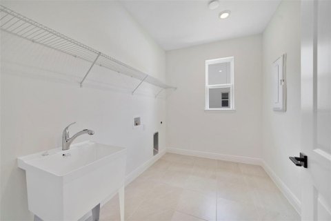 House in Apopka, Florida 4 bedrooms, 256.78 sq.m. № 1804675 - photo 19