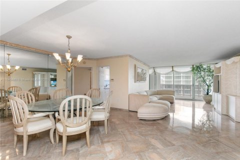 Condo in Sunny Isles Beach, Florida, 2 bedrooms  № 1841021 - photo 12