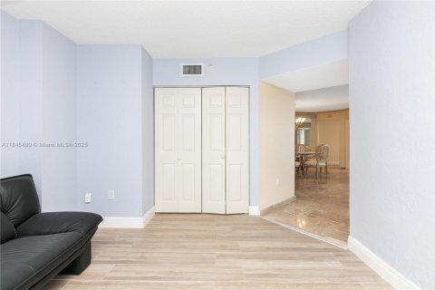 Condo in Sunny Isles Beach, Florida, 2 bedrooms  № 1841021 - photo 9