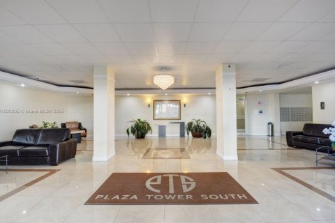 Condominio en venta en Hallandale Beach, Florida, 1 dormitorio, 80.82 m2 № 1777785 - foto 21