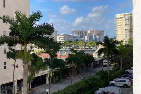 Condominio en venta en Hallandale Beach, Florida, 1 dormitorio, 80.82 m2 № 1777785 - foto 25