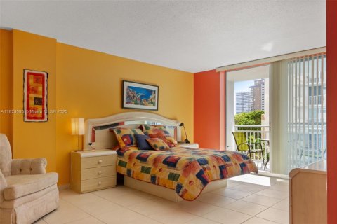 Condominio en venta en Hallandale Beach, Florida, 1 dormitorio, 80.82 m2 № 1777785 - foto 10