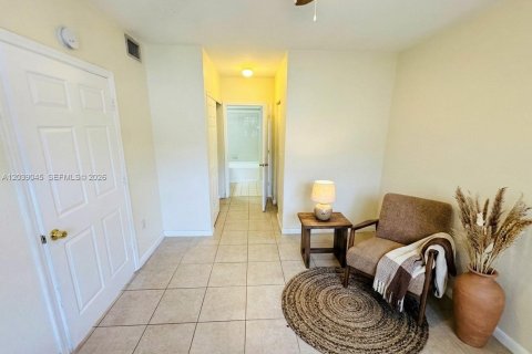 Condo in North Lauderdale, Florida, 2 bedrooms  № 2087325 - photo 13