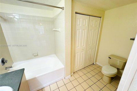 Condo in North Lauderdale, Florida, 2 bedrooms  № 2087325 - photo 18
