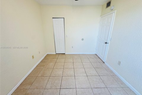 Condo in North Lauderdale, Florida, 2 bedrooms  № 2087325 - photo 20