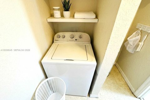 Condo in North Lauderdale, Florida, 2 bedrooms  № 2087325 - photo 26