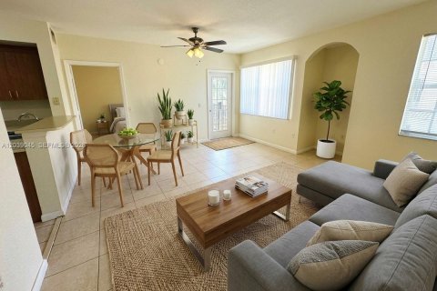 Condo in North Lauderdale, Florida, 2 bedrooms  № 2087325 - photo 9