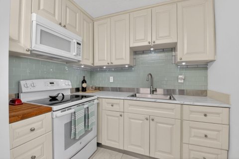 Condo in Delray Beach, Florida, 2 bedrooms  № 2176128 - photo 10
