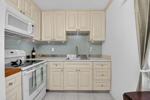 Condo in Delray Beach, Florida, 2 bedrooms  № 2176128 - photo 9