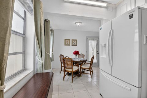 Condo in Delray Beach, Florida, 2 bedrooms  № 2176128 - photo 11