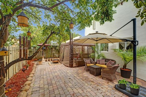 Casa en venta en Miami, Florida, 3 dormitorios, 229.19 m2 № 2006433 - foto 19