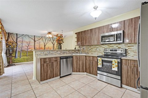 Casa en venta en Miami, Florida, 3 dormitorios, 229.19 m2 № 2006433 - foto 10