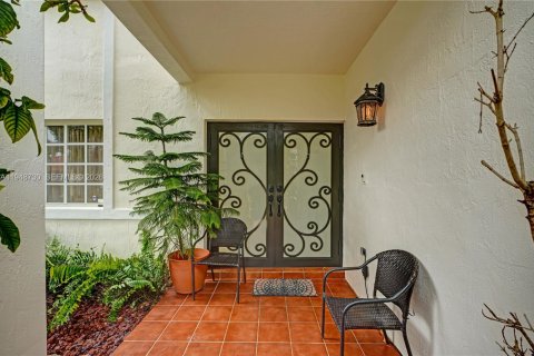 Casa en venta en Miami, Florida, 3 dormitorios, 229.19 m2 № 2006433 - foto 2