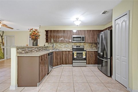 Casa en venta en Miami, Florida, 3 dormitorios, 229.19 m2 № 2006433 - foto 14