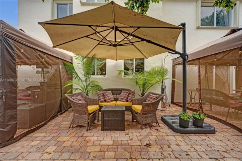 Casa en venta en Miami, Florida, 3 dormitorios, 229.19 m2 № 2006433 - foto 17