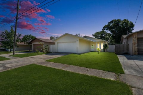 Casa en venta en Pinellas Park, Florida, 3 dormitorios, 102.29 m2 № 1678238 - foto 1