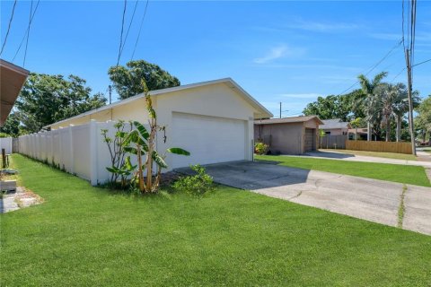 Casa en venta en Pinellas Park, Florida, 3 dormitorios, 102.29 m2 № 1678238 - foto 4