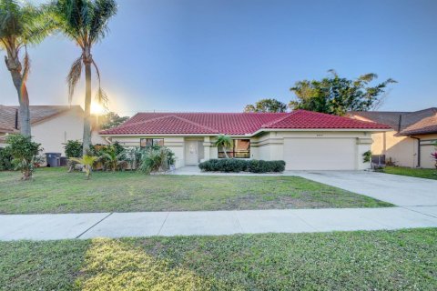 House in Boynton Beach, Florida 4 bedrooms, 211.72 sq.m. № 2254491