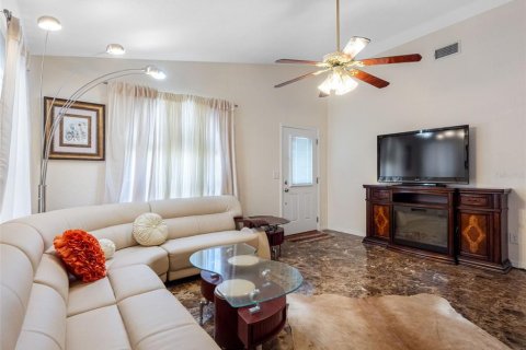 House in Saint Petersburg, Florida 3 bedrooms, 104.33 sq.m. № 1761348 - photo 3