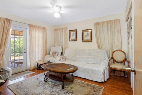 House in Saint Petersburg, Florida 3 bedrooms, 104.33 sq.m. № 1761348 - photo 10