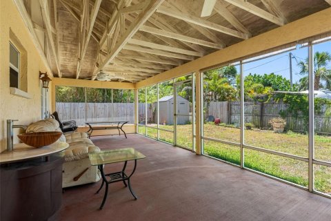 House in Saint Petersburg, Florida 3 bedrooms, 104.33 sq.m. № 1761348 - photo 20