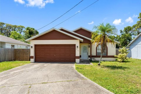 House in Saint Petersburg, Florida 3 bedrooms, 104.33 sq.m. № 1761348 - photo 1