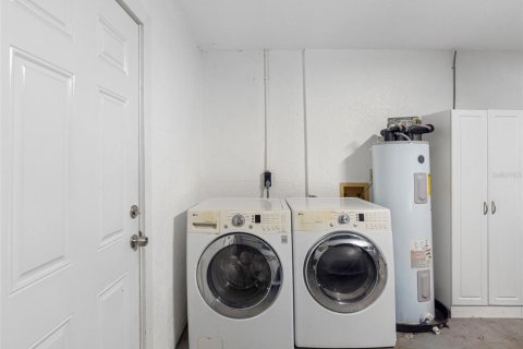 House in Saint Petersburg, Florida 3 bedrooms, 104.33 sq.m. № 1761348 - photo 14