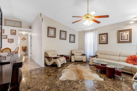 House in Saint Petersburg, Florida 3 bedrooms, 104.33 sq.m. № 1761348 - photo 4