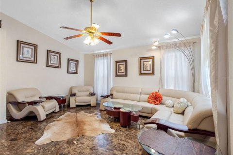 House in Saint Petersburg, Florida 3 bedrooms, 104.33 sq.m. № 1761348 - photo 2