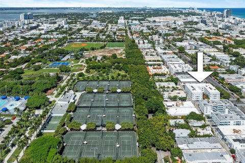 Condo in Miami Beach, Florida, 2 bedrooms  № 1944260 - photo 28