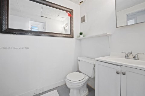 Condo in Miami Beach, Florida, 2 bedrooms  № 1944260 - photo 19