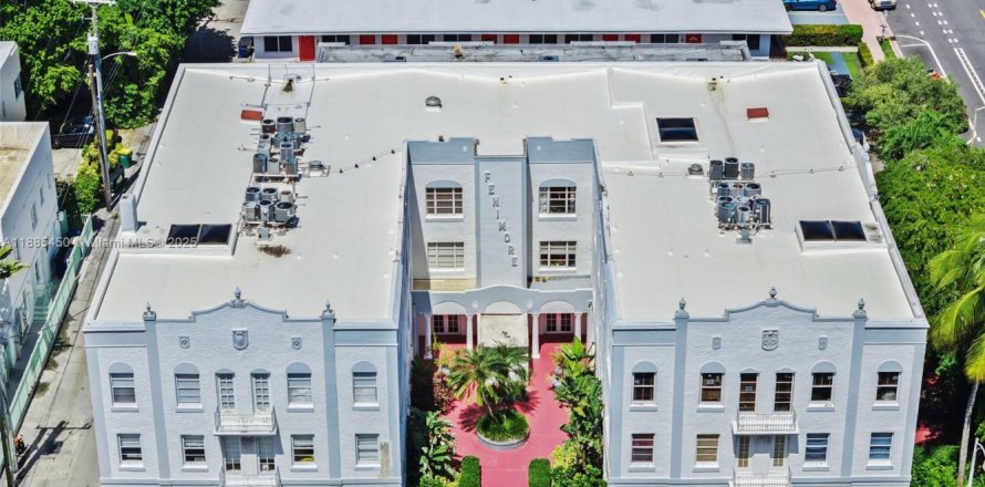 Condo in Miami Beach, Florida, 2 bedrooms  № 1944260