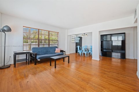 Condo in Miami Beach, Florida, 2 bedrooms  № 1944260 - photo 11