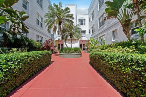 Condo in Miami Beach, Florida, 2 bedrooms  № 1944260 - photo 3