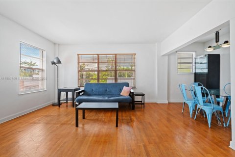 Condo in Miami Beach, Florida, 2 bedrooms  № 1944260 - photo 8