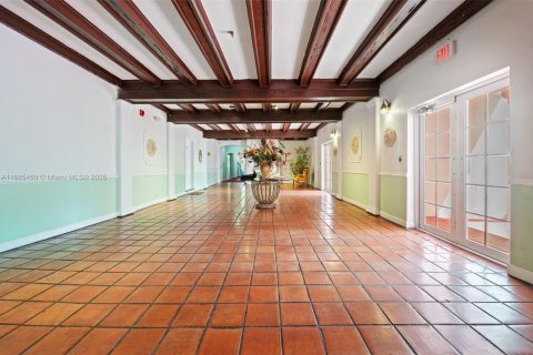 Condo in Miami Beach, Florida, 2 bedrooms  № 1944260 - photo 4