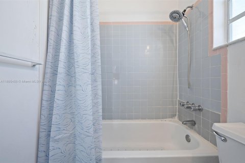 Condo in Miami Beach, Florida, 2 bedrooms  № 1944260 - photo 24