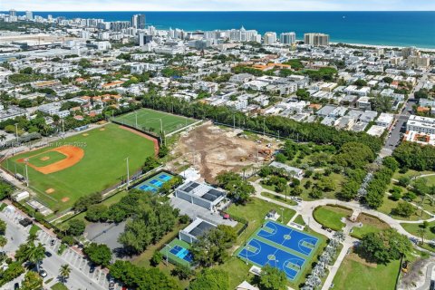 Condo in Miami Beach, Florida, 2 bedrooms  № 1944260 - photo 29