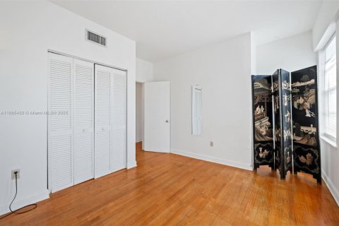 Condo in Miami Beach, Florida, 2 bedrooms  № 1944260 - photo 18