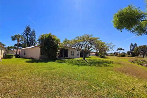 House in Port St. Lucie, Florida 4 bedrooms, 208.29 sq.m. № 2083011 - photo 18
