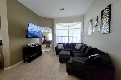 House in Port St. Lucie, Florida 4 bedrooms, 208.29 sq.m. № 2083011 - photo 6
