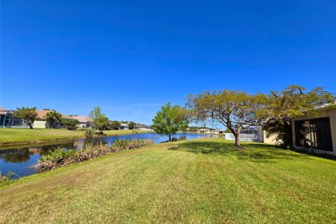 House in Port St. Lucie, Florida 4 bedrooms, 208.29 sq.m. № 2083011 - photo 20