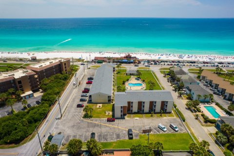 Condo in Miramar Beach, Florida, 1 bedroom  № 561874 - photo 1